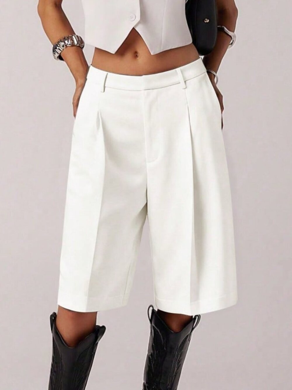 White Casual Women's Bermuda Shorts With Zipper Detail - Picture 6 of 7